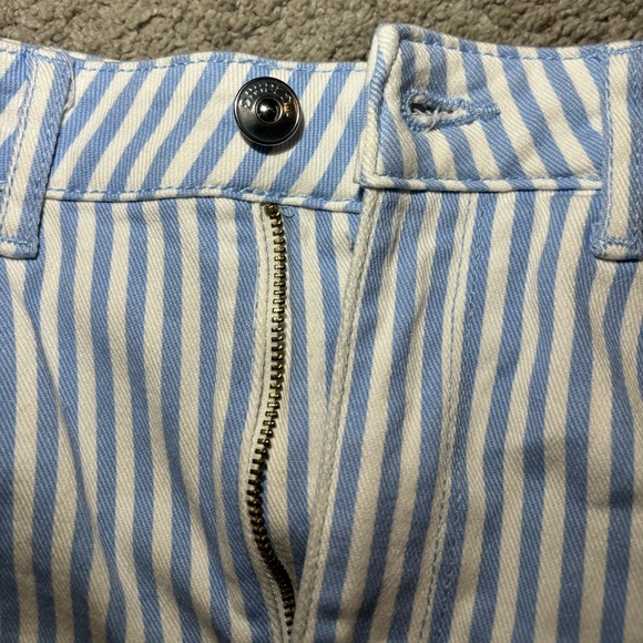 DIVIDED white and blue striped shorts. Size 4 - Picture 3 of 4